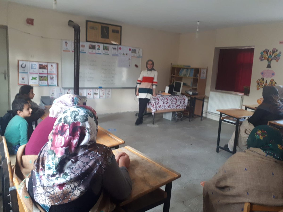 👪Çocukların gelişiminde  yapı taşlarından biri olan aile ve devamında toplumun sağlığın korunmasına katkı sağlamak için açtığımız AİLE OKULU kurslarımız
Devam ediyor.<a href="/PasinlerMEM/">PASİNLER İLÇE MİLLİ EĞİTİM MÜDÜRLÜĞÜ</a> <a href="/Fatih_Akt/">Fatih Aktaş</a> <a href="/UgurBNGL/">UĞUR BİNGÖL</a> <a href="/Turkhtbzkrt/">H.Türk</a> 
<a href="/emrezeyrekk/">Emre Zeyrek</a> <a href="/hakancinarmem/">Hakan ÇINAR</a>
<a href="/skaygusuz/">Salih Kaygusuz</a> <a href="/sdulger43/">Sabahattin DÜLGER</a> <a href="/MahmutOzerProf/">Prof. Dr. Mahmut Özer</a>