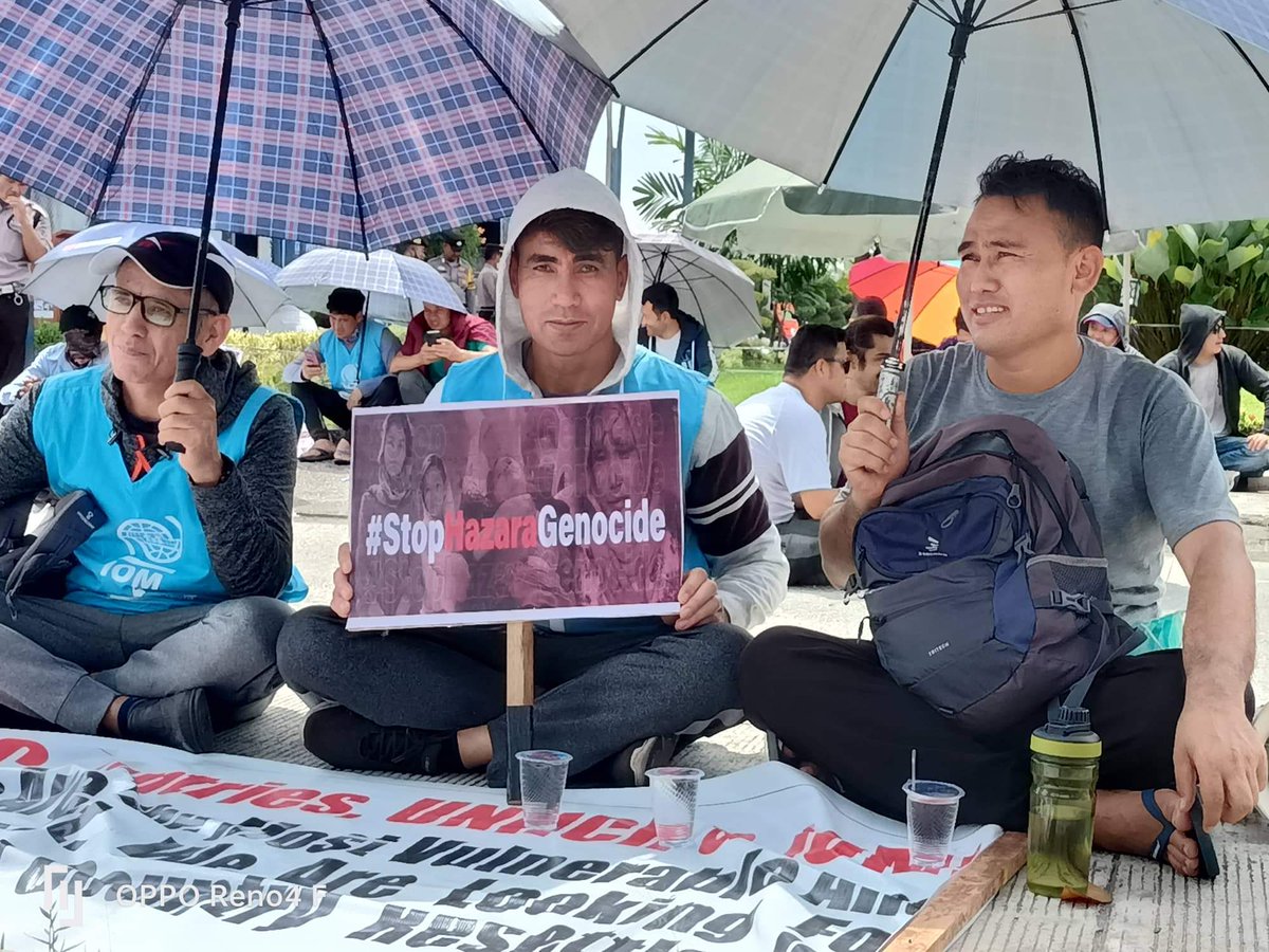 AliHaza45539679's tweet photo. Afghan refugees cannot afford to lose another refugee committing suicide after having have lost fifteen refugees in past few years only through suicide, let alone from lack proper medical treatment. #RescueAfgRefugees_Indonesia
#StopHazaraGenocide https://t.co/1HjV6fMoZ1