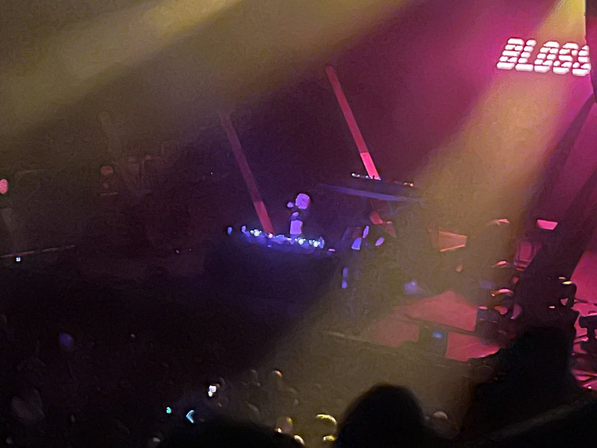 WritingKats's tweet photo. @blossomdj_ fantastic set! Denver had a blast tonight! https://t.co/uvMMKgmkNC