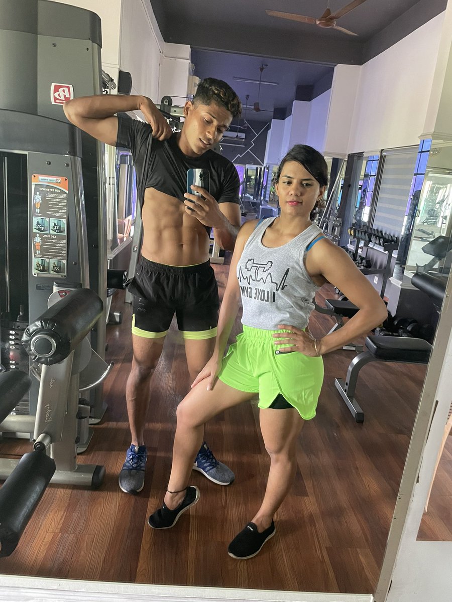 VaibhavMW's tweet photo. Gym Shark With Gym Dolphin πͺπ»πΉππ»
#fittest #Coach #gympartner #sportspartner #gymlife #student #fitnessfreaks #gymtime #babe
#couplegoals #FitnessGirl #fitnessboy #gymshark #fitcouple #girlfriend #trainer #teach https://t.co/O3jfpsriY3