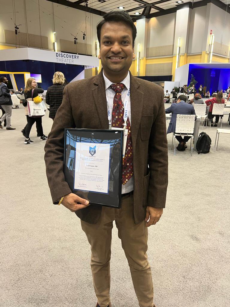 Super excited and honored to be a 2022 RSNA Research Scholar Grant recipient. Sincere gratitude to R&E Foundation, my mentor Dr. Chris Flask and my chair @DonnaPlecha for all the guidance and support . #RSNA2022 #RSNAGRANTS @UHRadiology @UH_RE_Institute
