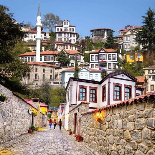 bakkal_irfan's tweet photo. #CANözüm ❤️
Aklıma #SEN gelince,
Boş duvarlara bile gülümsüyorum ben..💖🌹
#SEVDAN yüreğime kazınmış bir kere
Ne atılıyor ne satılıyor....
Yüreği güzelim.❤️ https://t.co/cQbkfl5UML