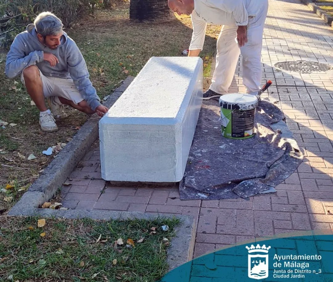 📌En respuesta a la petición de los presupuestos participativos, en nuestro  distrito se pintan los bancos del paseo.
🪣🧹
<a href="/Distrito3malaga/">Distrito 3 Ciudad Jardín</a>
<a href="/AvelinoPP/">Avelino Barrionuevo</a>
<a href="/julia_mlg021/">Juliagm13</a>

#paseo
#bancospintados 
#distrito3málaga
#ciudadjardinsuma 
#Avelinobarrionuevo
#losbarriosloprimero