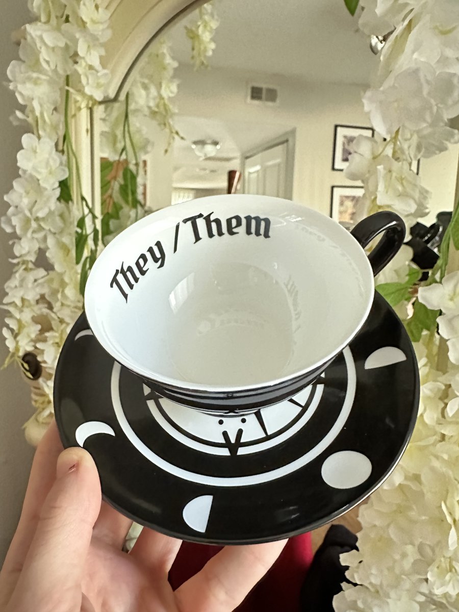 viciousfrockery's tweet photo. i am once again selling my belongings, if you'd like a very very good @WildcraftCult they/them teacup from the kickstarter, i have one that i've never used. 

Please tip the artist if you decide to buy! https://t.co/NhoWf03EWS