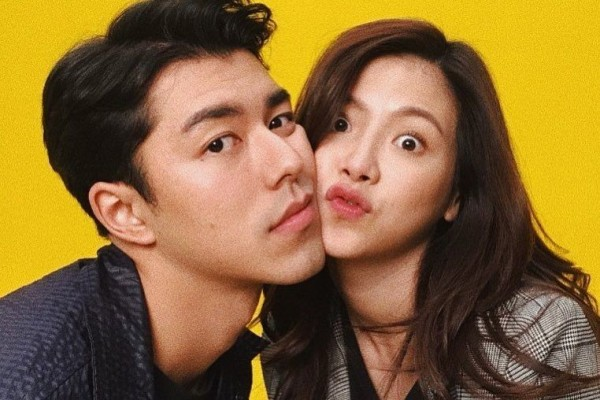 Industri hiburan Thailand semalem sempet gempar karna pengakuan Nine Naphat yg beneran naksir bahkan udah confess ke Baifern setelah bertahun-tahun jadi sahabat.

The FRIEND ZONE is getting real!!!

Siapa yg pengen kapal ini cepet-cepet berlabuh in real life?🖐️