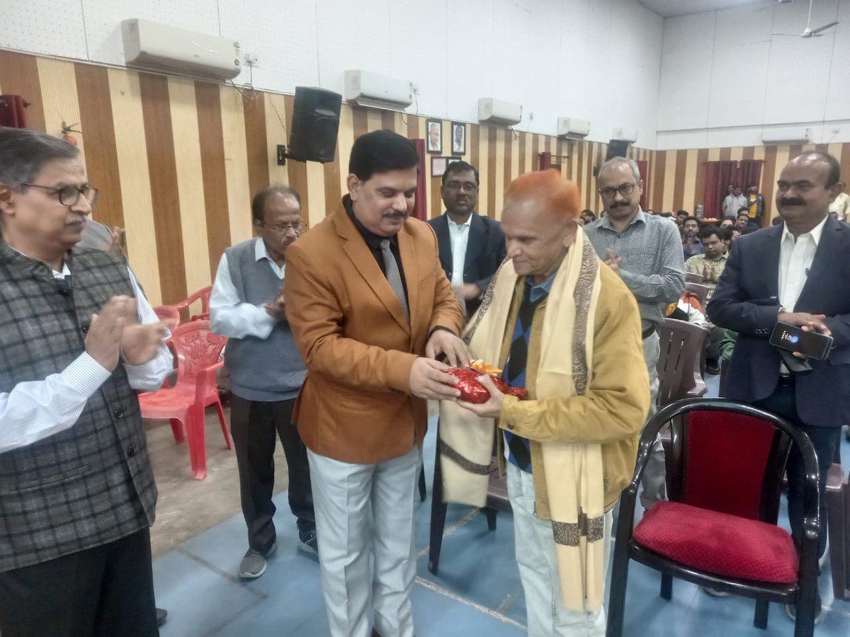 cmpdil's tweet photo. क्षेत्रीय संस्थान - V, बिलासपुर में 48 वें कोल इंडिया स्थापना दिवस के अंतर्गत दिनांक 28.11.2022 को पुरस्कार वितरण समारोह आयोजित किया गया । इस कार्यक्रम में सभी विभागों में उत्कृष्ठ कार्य  के लिए अधिकारियों और कर्मचारियों को "उत्कृष्टता पुरूस्कार" से  सम्मानित किया गया। https://t.co/JNo94Cg3sz