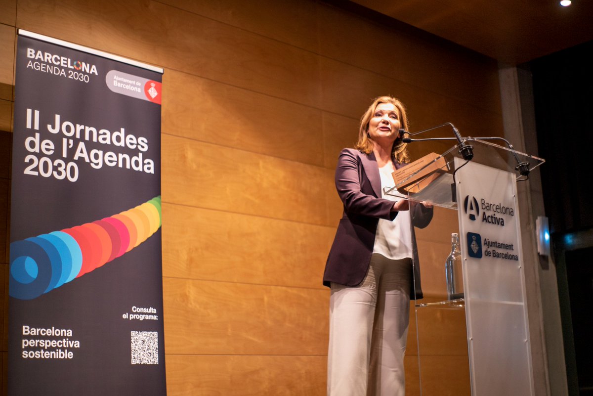 radiomaricel's tweet photo. La periodista sitgetana @annagrimau @rtvenoticies ha guanyat un dels 'Premis Agenda 2030' de Barcelona, un guardó impulsat per @bcn_ajuntament que reconeix diferents iniciatives per assolir els Objectius de Desenvolupament Sostenible a la ciutat. Felicitats Anna! 👏👏 #Sitges https://t.co/HZ8RkRNeTU