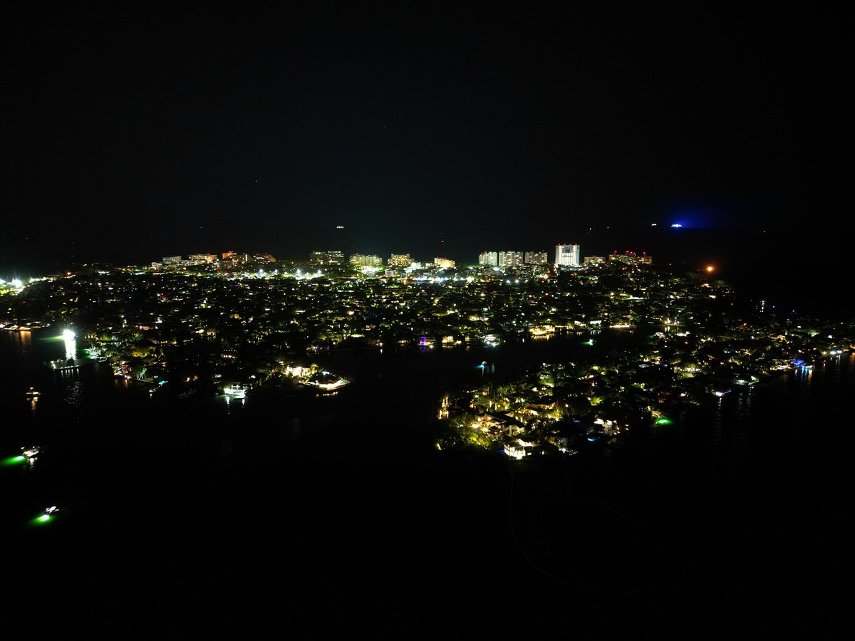 djstroeter's tweet photo. la noche en KB https://t.co/9DWA8xhqvZ