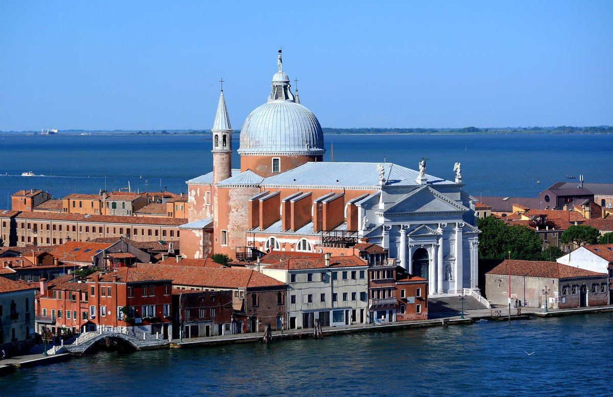 LuigiBrugnaro's tweet photo. 🏛 Il #30novembre del 1508 nacque il grande architetto Andrea Palladio, legato profondamente alla Serenissima.
🔸A #Venezia, la Chiesa del Redentore e la Chiesa di San Giorgio Maggiore, sono gioielli che nascono dal suo genio.
🔹Ideò Villa Foscari a #Malcontenta. https://t.co/zAq4vuRqcP