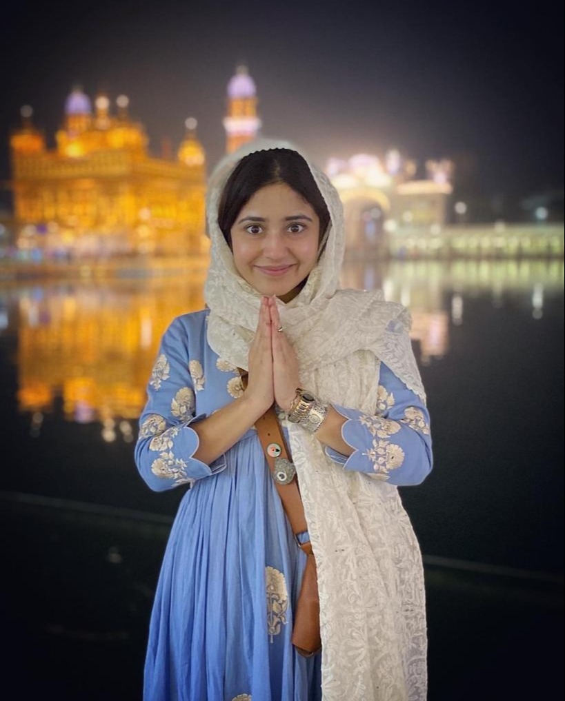 #ShwetaTripathiSharma is simplicity at its best in this pictures from her vacation in Amritsar. ❤️✨️