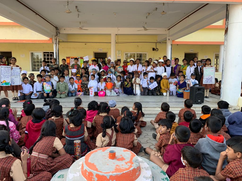 memsjngroups's tweet photo. Montessori JN Group of Schools Bhupalpally Branch Celebrated "Community Helpers Day"
#montessorijngroupofschools #memsjngroups #celebration #teachers #participate #students #school #communityhelpersday https://t.co/qeqf01RBs9