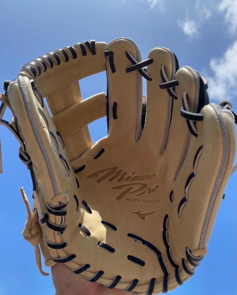 BaseballShopCV's tweet photo. #MIZUNO Pro infielder’s glove.

For sale.

#mizunopro #mizunobaseball #mizunobaseballglove #baseballglove #baseball #baseballlife #baseballlifestyle #baseballgloveforsale #baseballshop #baseballstore #customizeglove https://t.co/GyVpSApmNu