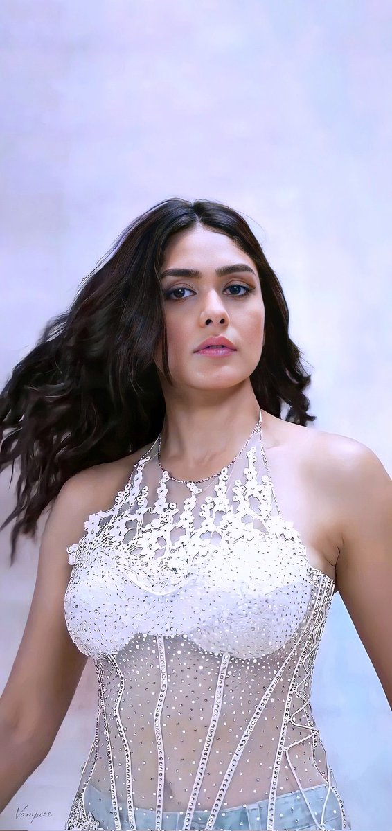 CinemaMeterOff's tweet photo. ❤️ @mrunal0801 #MrunalThakur https://t.co/OxO7WW4VoH
