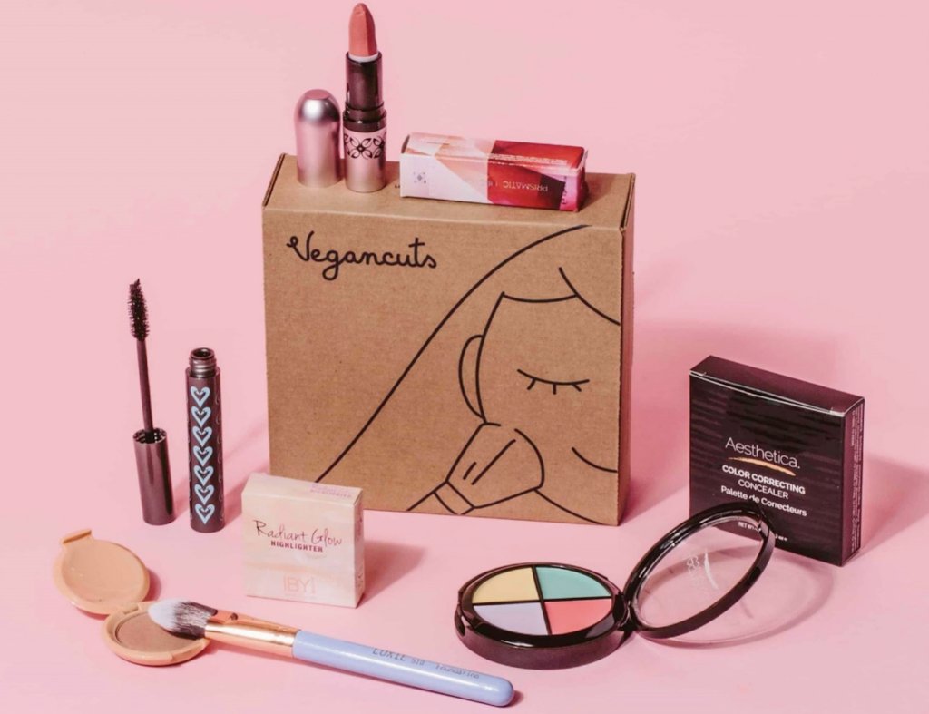 au70092044's tweet image. #Premiercustomboxes made sustainable #cosmeticboxes. The unique design will surely help you making more sale🙌

🗣️We provides #cosmeticpackaging solutions at #wholesale rates with high quality material.

🌐bit.ly/3gIULq3

#makeupbox #cosmetic #packagingcompany #business