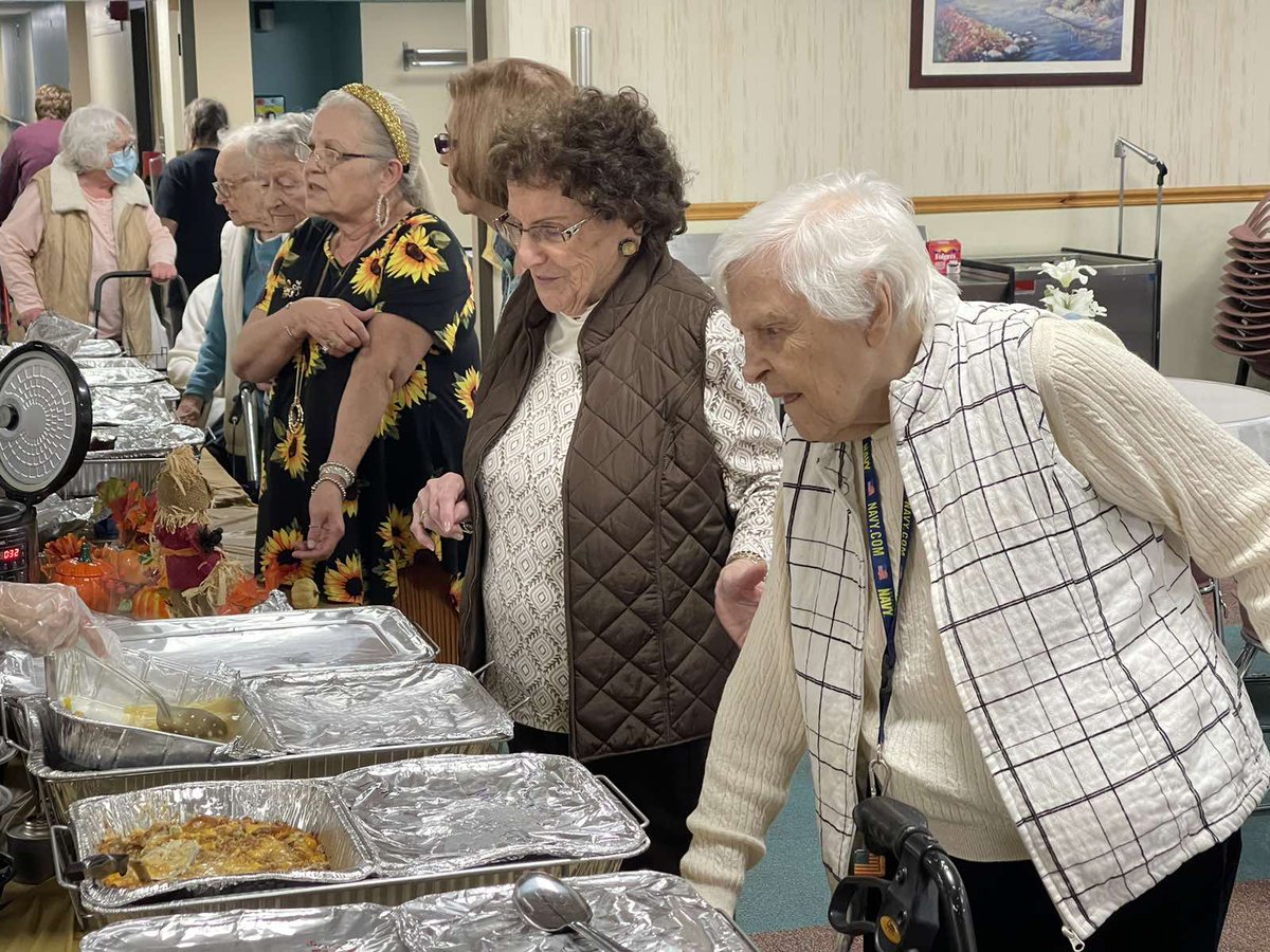 faridaazimahmad's tweet photo. On Thanksgiving day our youth helped to organize and serve over 100 elderly in #Mechanicsburg Community at #BathneyTower big Thanks to local Lajan who cooked for elderly #HumantyFirst
@NewsMTA
@AhmadiyyaMechan
@HadeeMosque
@MuslimYouthUSA
@mkausa
@lajnamediausa https://t.co/Uy0HDYzLHb