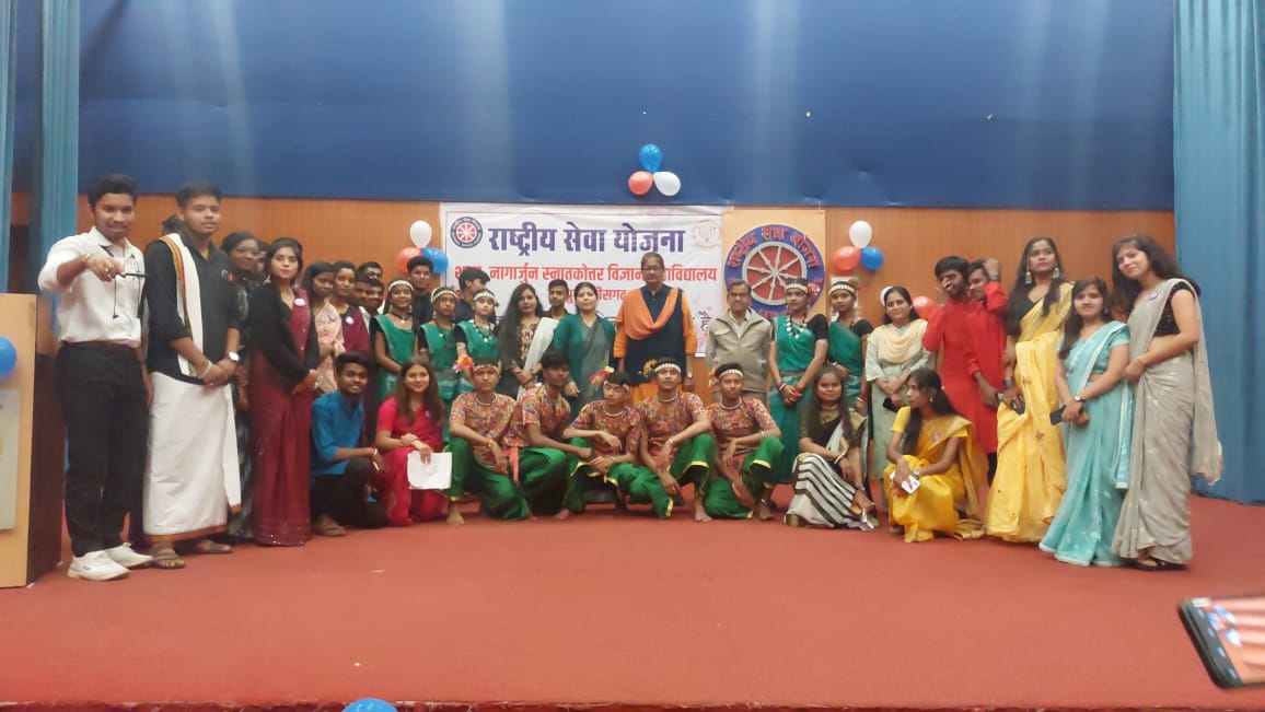 NssGnsc's tweet photo. For Heartiest welcome for the new volunteer in GNSC NSS team of first year  "NSS Induction program " was organised by the NSS Team of Govt Nagarjuna PG  colleges of science  raipur .In the presence of honourable DR. Neeta Bajpayee mam ( NSS State Officer)
#NSS #NSSINDIA #askabir https://t.co/lJf6cfp8CU