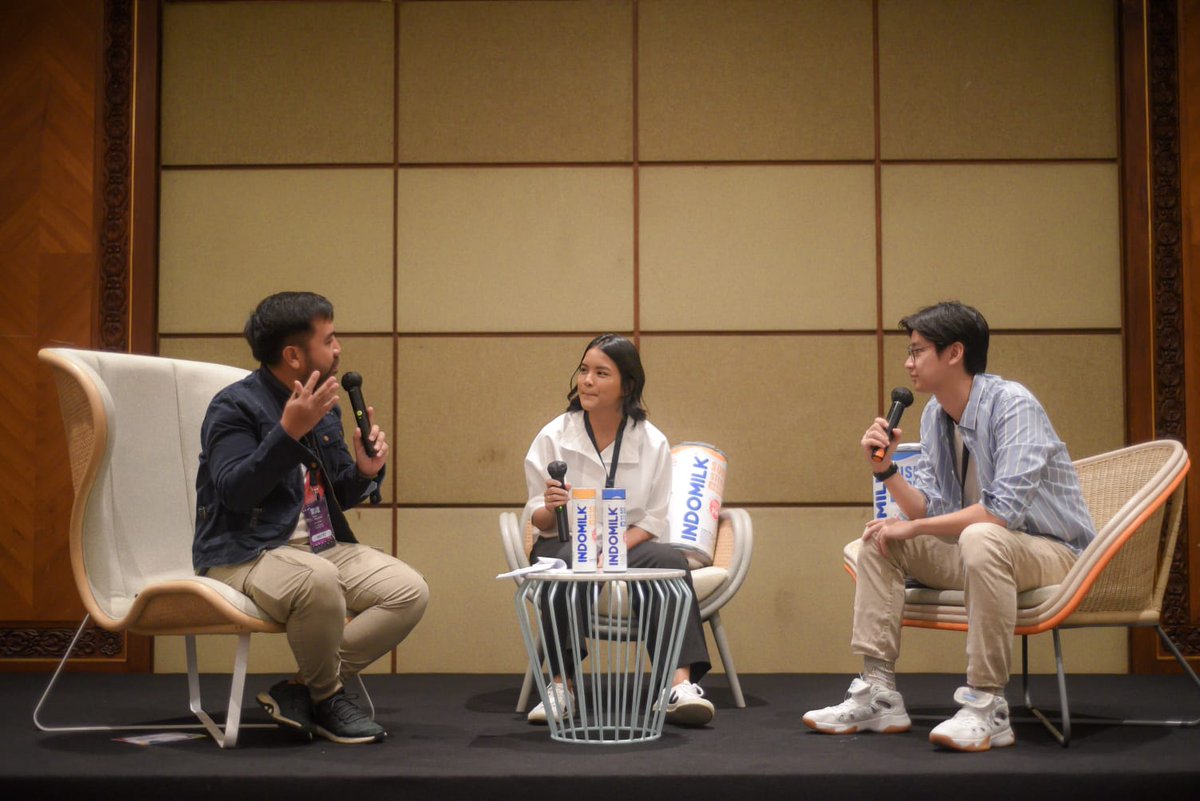 indofood_cbp's tweet photo. Indomilk mempersembahkan Talks dengan tema "Comfort Ala Gue : Fine Line Between Personal and Professional". @abibayu dan Rayssa Dynta tampil sebagai pembicara, dengan dimoderatori oleh @adrianoqalbi. #IdeaFest2022 #IdeaFest #IdeaTalks #IndomilkSteril https://t.co/tEHMyBiaTs