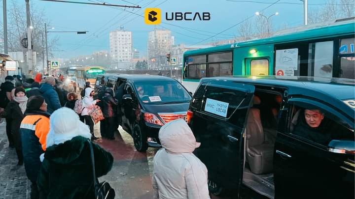 Огцом хүйтэрч байгаа энэ цаг үед UBCab-ын жолооч нар автобусны буудал дээр зогсож буй хүүхэд, настай иргэдэд үнэгүй үйлчилж эхэлжээ.Цаашид өглөө, оройд  ажилдаа явах, харих замдаа ҮНЭГҮЙUBCAB-тай таарвал,чиглэлийнхээ дагуу үнэгүй хүргүүлэх боломжтой юм бна.БаярлалааUbcab@Araguud