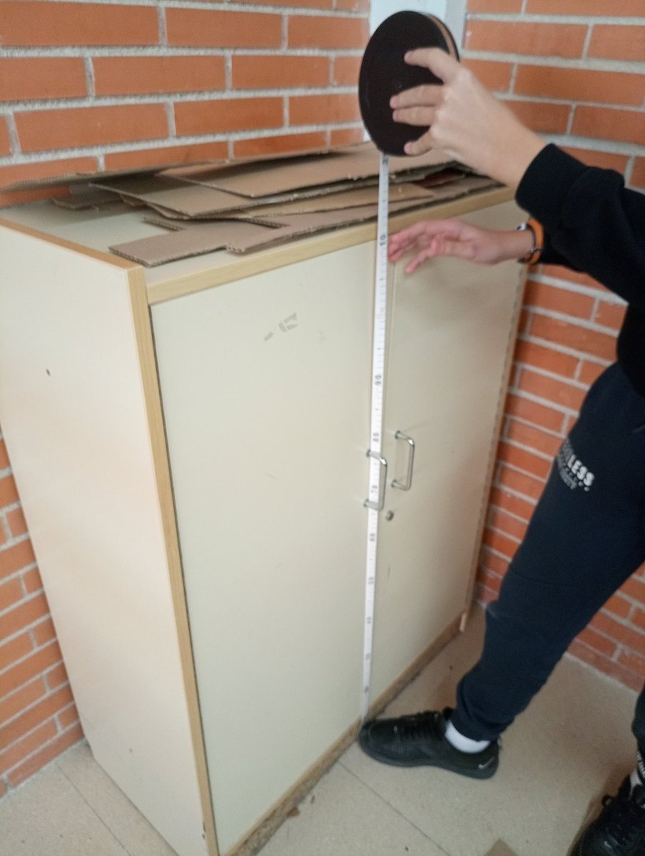 RosaMartnFerna1's tweet photo. Ens preparem per a crear el nostre propi envàs de 330 cm cúbics 2n ESO @INSRoquetes https://t.co/EZye3FMk77
