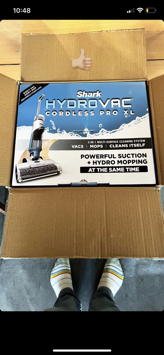 breakingthefru's tweet image. matt cameron is so effortlessly funny why is he posting about his new vacuum