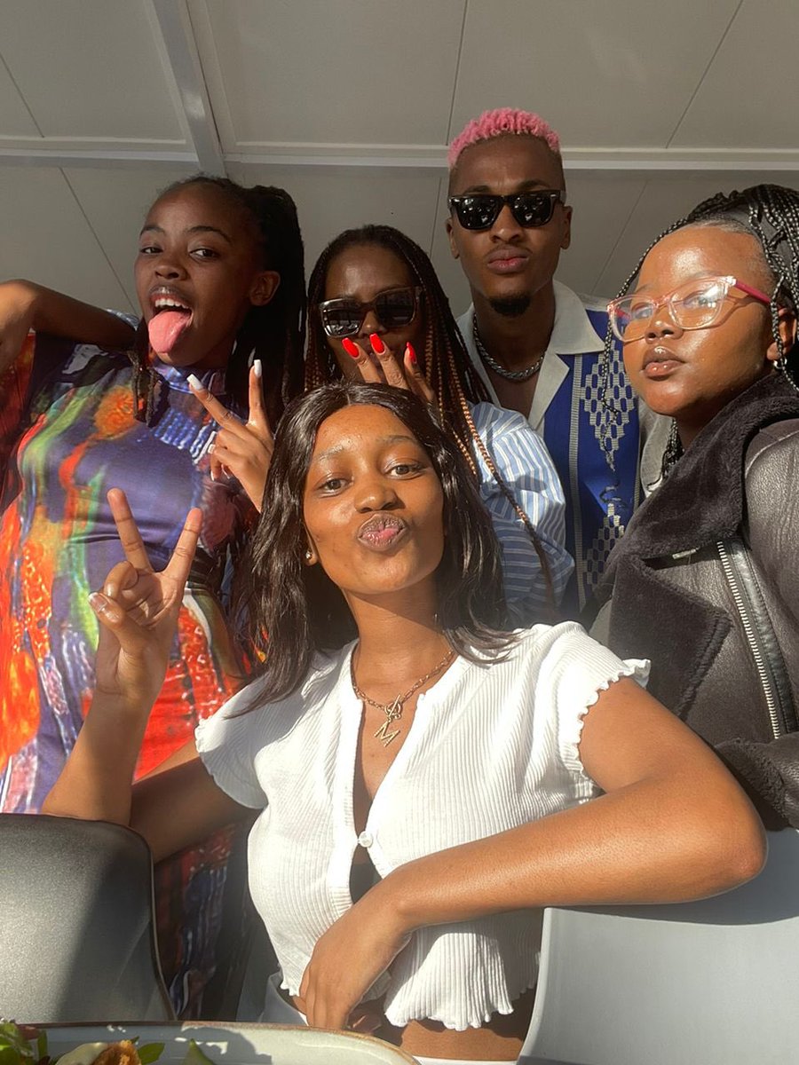 GROOVYHQ1's tweet image. SA Groovers are beautiful ladies o😳😳😳😳😳.  Ha Una too fine o 😍😍😍😍😍😍😍😍😍 Thanks for everything and for putting a smile of our fave’s face😉😉😉

EXPLORE WITH GROOVY 
DRIP KING GROOVY
THANKS SA AND BOTSWANA

EXPLORE WITH GROOVY 
DRIP KING GROOVY
THANKS SA AND BOTSWANA