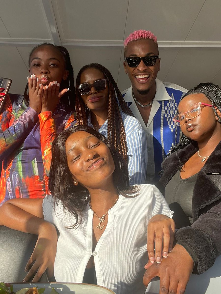 GROOVYHQ1's tweet image. SA Groovers are beautiful ladies o😳😳😳😳😳.  Ha Una too fine o 😍😍😍😍😍😍😍😍😍 Thanks for everything and for putting a smile of our fave’s face😉😉😉

EXPLORE WITH GROOVY 
DRIP KING GROOVY
THANKS SA AND BOTSWANA

EXPLORE WITH GROOVY 
DRIP KING GROOVY
THANKS SA AND BOTSWANA