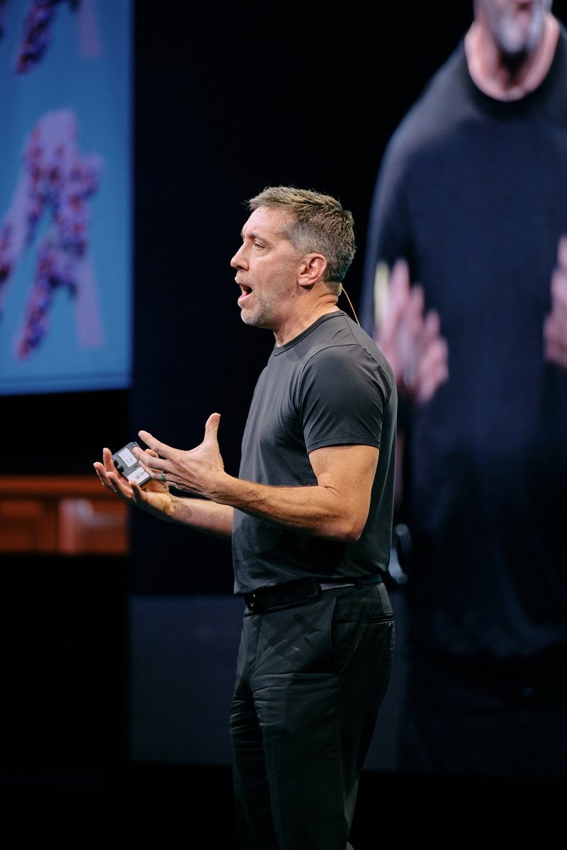 AlgoFoundation's tweet image. Every Tech company is a Relationship Company
@wsford opens up day 2 of @DecipherEvent
Watch our live stream now ⬇️
eu1.hubs.ly/H02gLYD0
#GreenCrypto #AlgoDevs #AlgoFam #Decipher2022