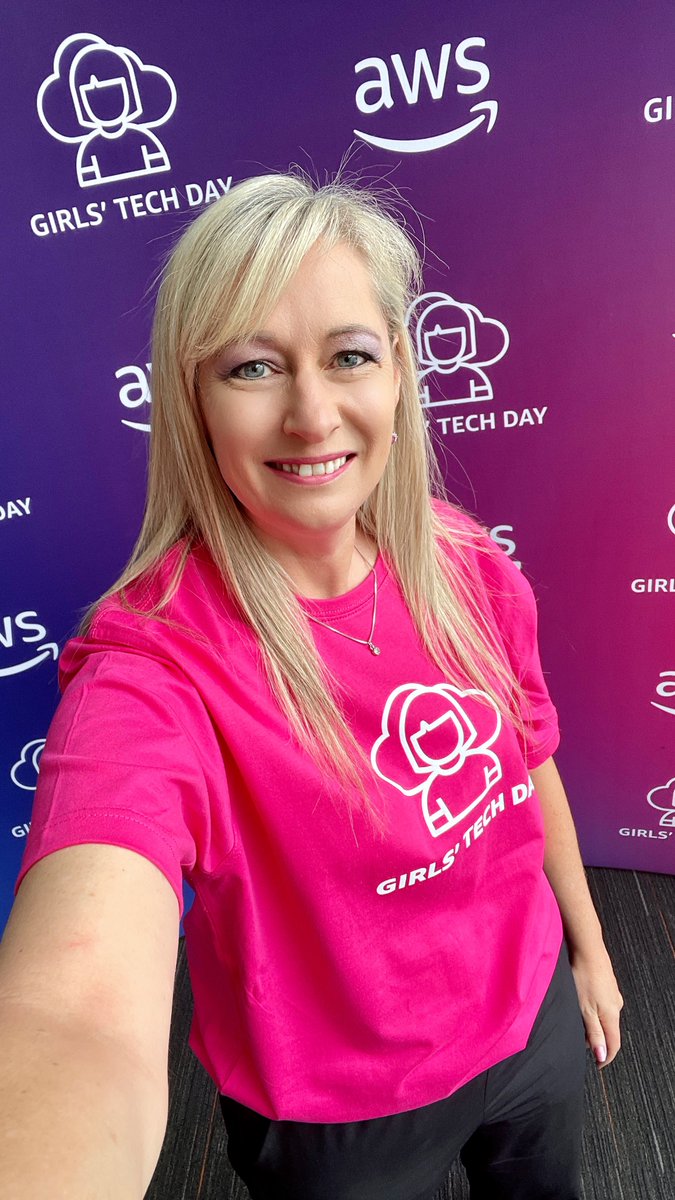 LeeUssher's tweet image. My career didn’t exist when I left school &amp;amp; that’s 1 of many reasons why I love working on #AWSGirlsTechDay with @ITF_Australia &amp;amp; #AWS - and after 2yrs of virtual events I had a fabulous day capturing inspiring moments of the #nextgen of #womenintech engaging

 #awsincommunities