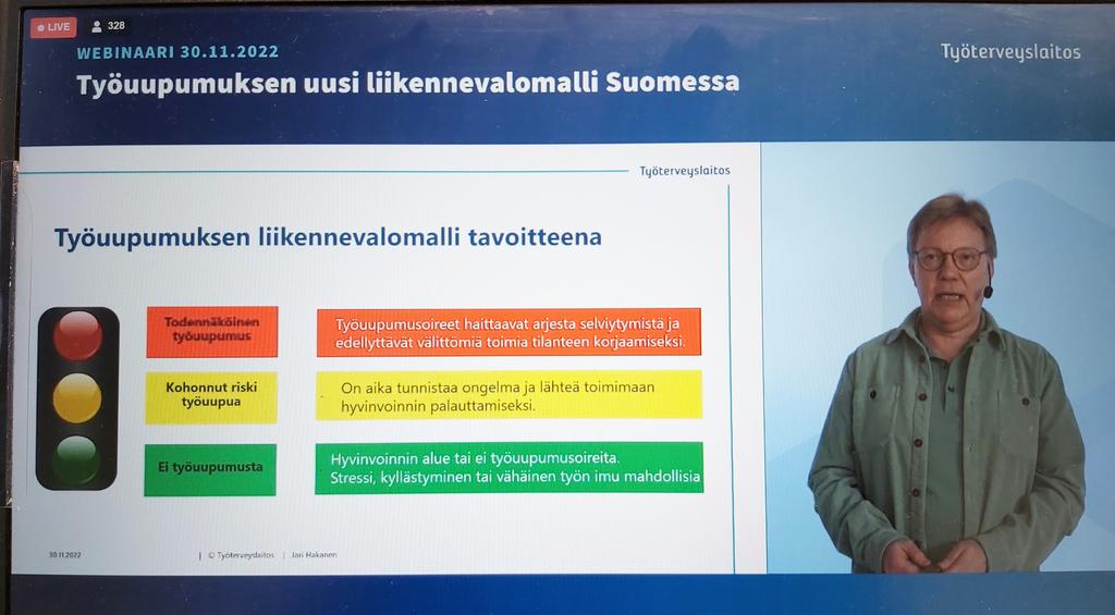 JaanaVastamaki's tweet photo. Noin neljännes työntekijöistä on todennäköisesti työuupuneita tai heillä on kohonnut riski työuupumukseen. Nyt herätys työpaikoilla! Ihmisistä ei kannata tiristää viimeisiä tehoja, vaan luoda terveelliset työolosuhteet #työuupumus #kuormitus #työkyky #työhyvinvointi @jari_hakanen https://t.co/NRZpWlqNt8