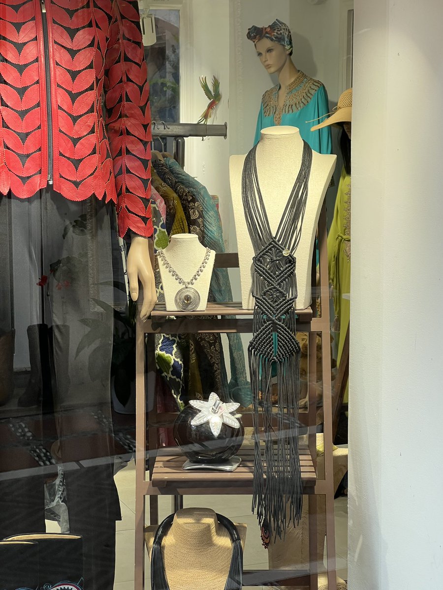 Bearangomoda's tweet image. Vas por Marbella y Suaz! Oropendola en la vitrina ♥️😎 #ModaLocal #ModaCercana