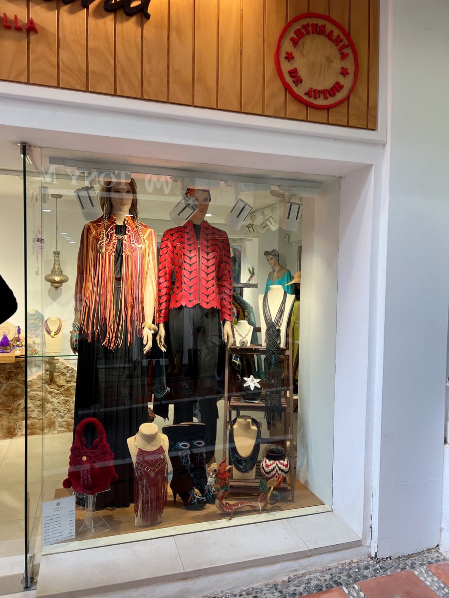 Bearangomoda's tweet image. Vas por Marbella y Suaz! Oropendola en la vitrina ♥️😎 #ModaLocal #ModaCercana