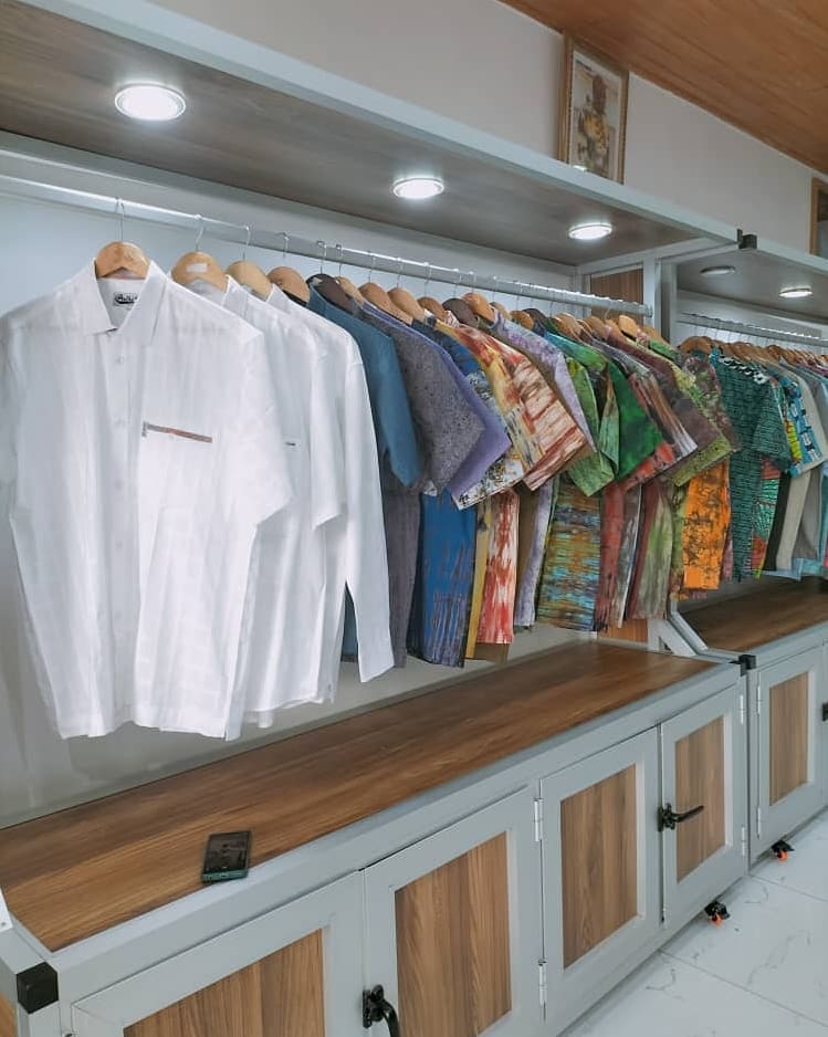Pathe_O's tweet photo. Notre boutique sur l'avenue Kwame N'Krouma à Ouagadougou est ouverte de lundi au samedi et vous réserve le meilleur de nos articles.

Contact: +22678835260

#pathéo #patheo #pathéo50ans #lamaisonpathéo #fondationpatheo https://t.co/EOwFLfZdy7