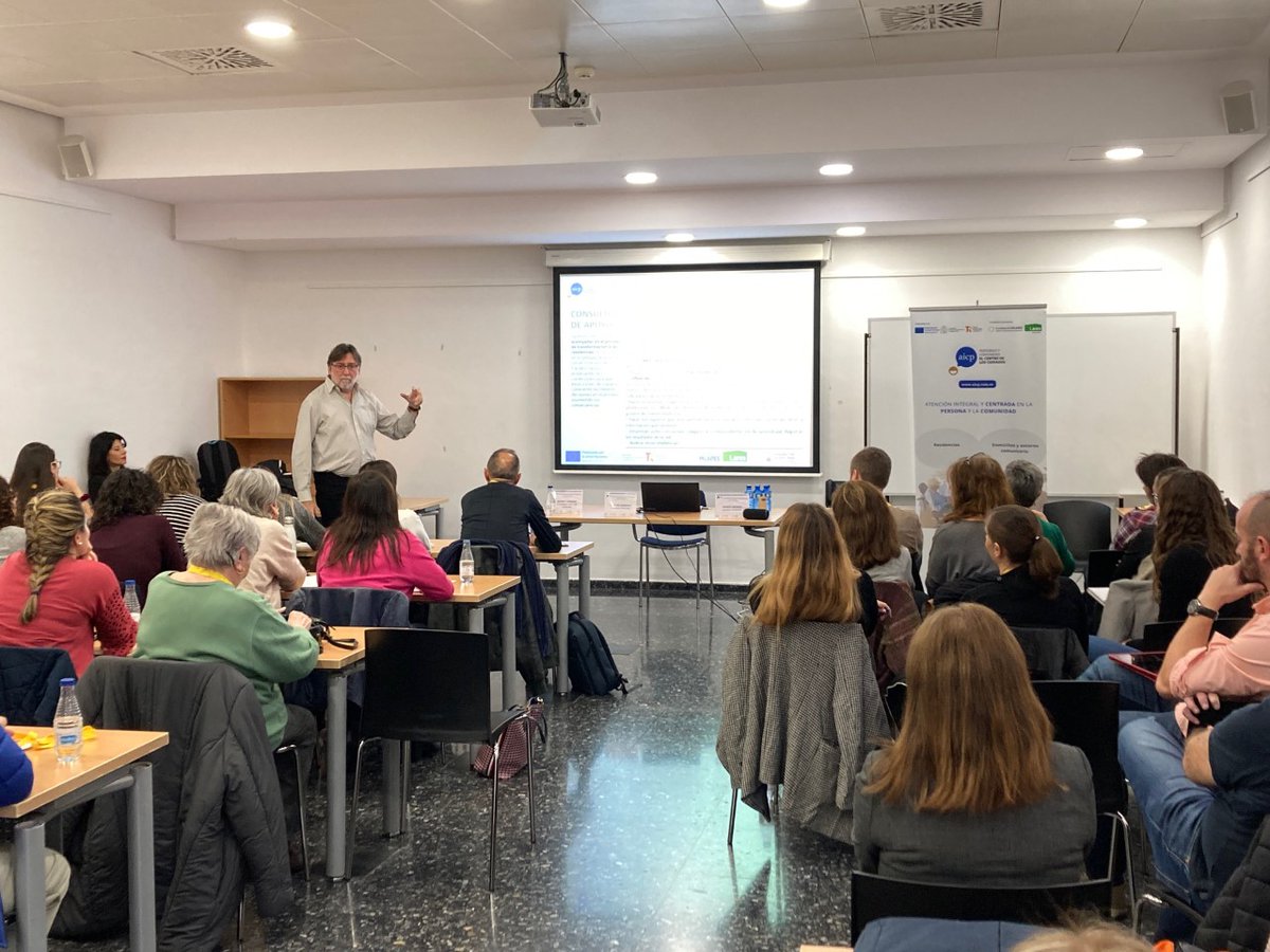Asignación de roles profesionales en #residencias para introducir los cambios progresivos para avanzar hacia la #atención integral y centrada en la persona #AICP 
<a href="/ETICALIDA/">ETICALIDA CONSULTORIA SOCIAL</a> <a href="/juanjolacasta/">Juanjo Lacasta</a> 
#JornadaFormativaCValenciana