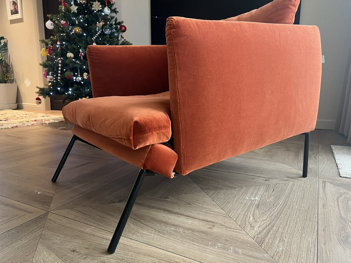 JustJessie4's tweet photo. @Heals_Furniture looks like we are now stuck with this for Xmas … it is no longer fit for purpose Merry Christmas #heals #shockingcustomerservice #nolongerfitforpurpose https://t.co/oMMpcY6JGJ