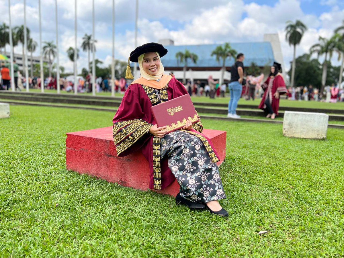 aisya_31's tweet photo. Another achievement unlocked 🔓
Done PhD ✅
Alhamdulilah untuk semuanya
Terima kasih kepada mereka yang banyak membantu sepanjang perjalanan ini. https://t.co/Kqg9AhhRvL