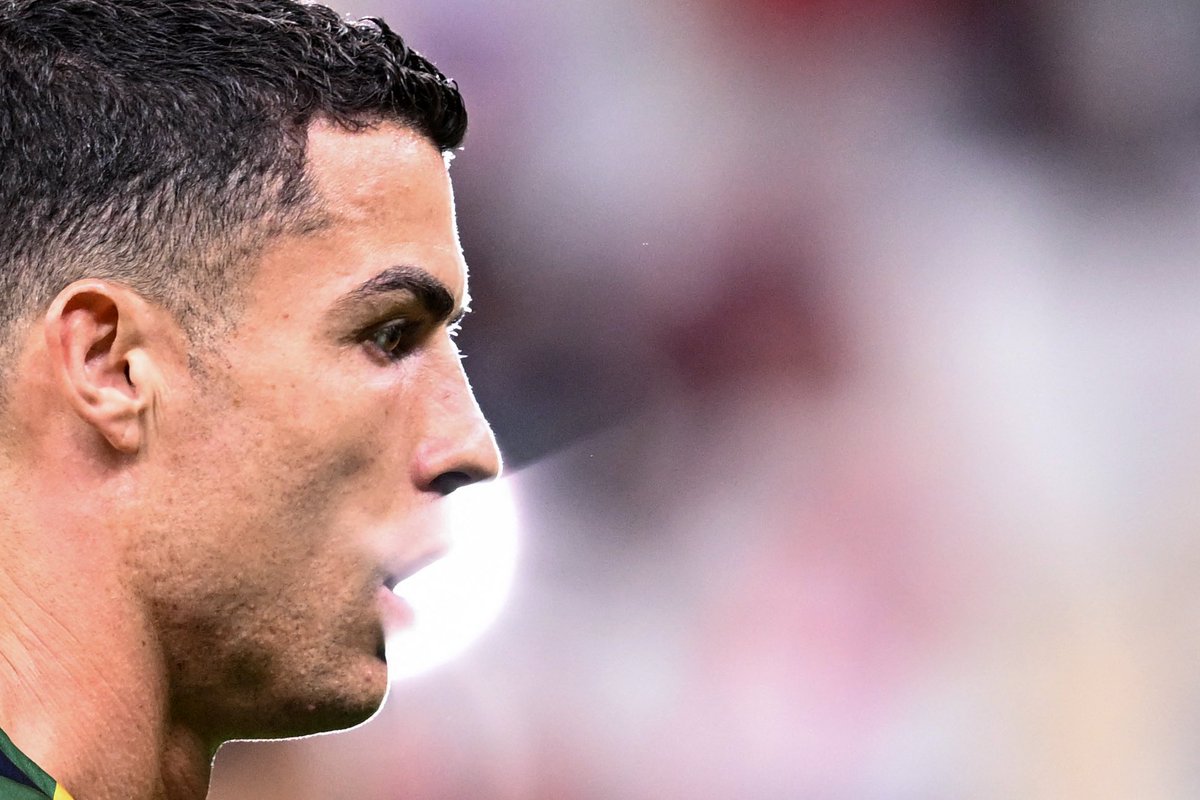 FabrizioRomano's tweet image. Cristiano Ronaldo has received a formal proposal from Al Nassr, confirmed. 🚨🇸🇦 #Ronaldo

Almost €200m per season until 2025.

But… big part is sponsor deals, so it’s not clear yet if image rights can be agreed.

Nothing done/signed or decided.

Cristiano, focused on World Cup.