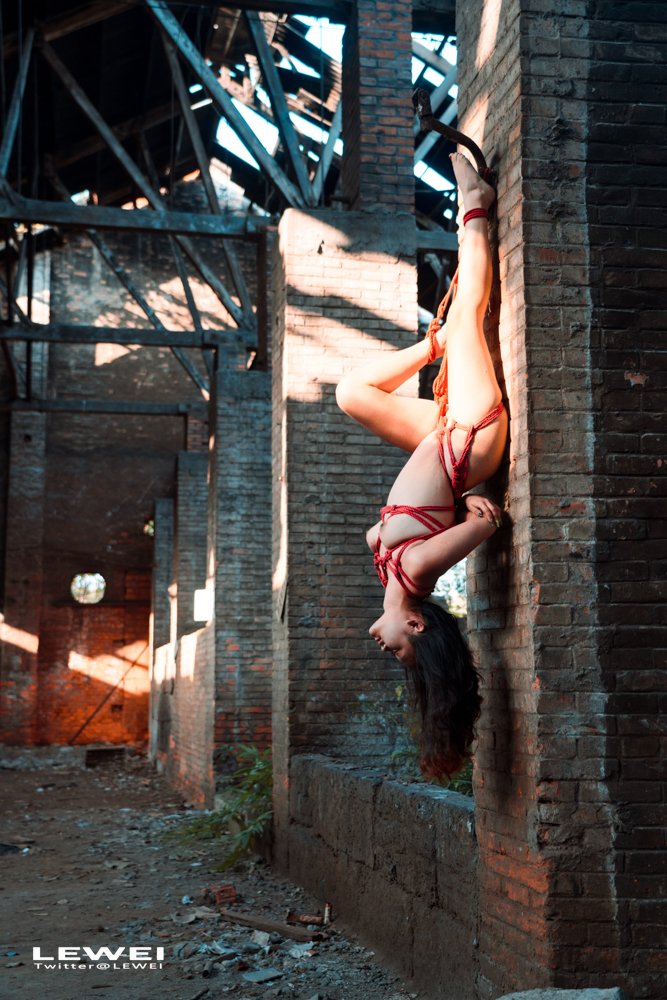 成都废弃工厂
出镜：@muyan059
#LEWEI #Shibari  #Bondage
#ChinaShibari #废墟捆绑
不止拍捆绑，各类主题创作拍摄欢迎私我约拍～
投稿：
@Fengsiyuan
@tbzt3623
@ZHOUSHUREN_ https://t.co/2iAykf84dK