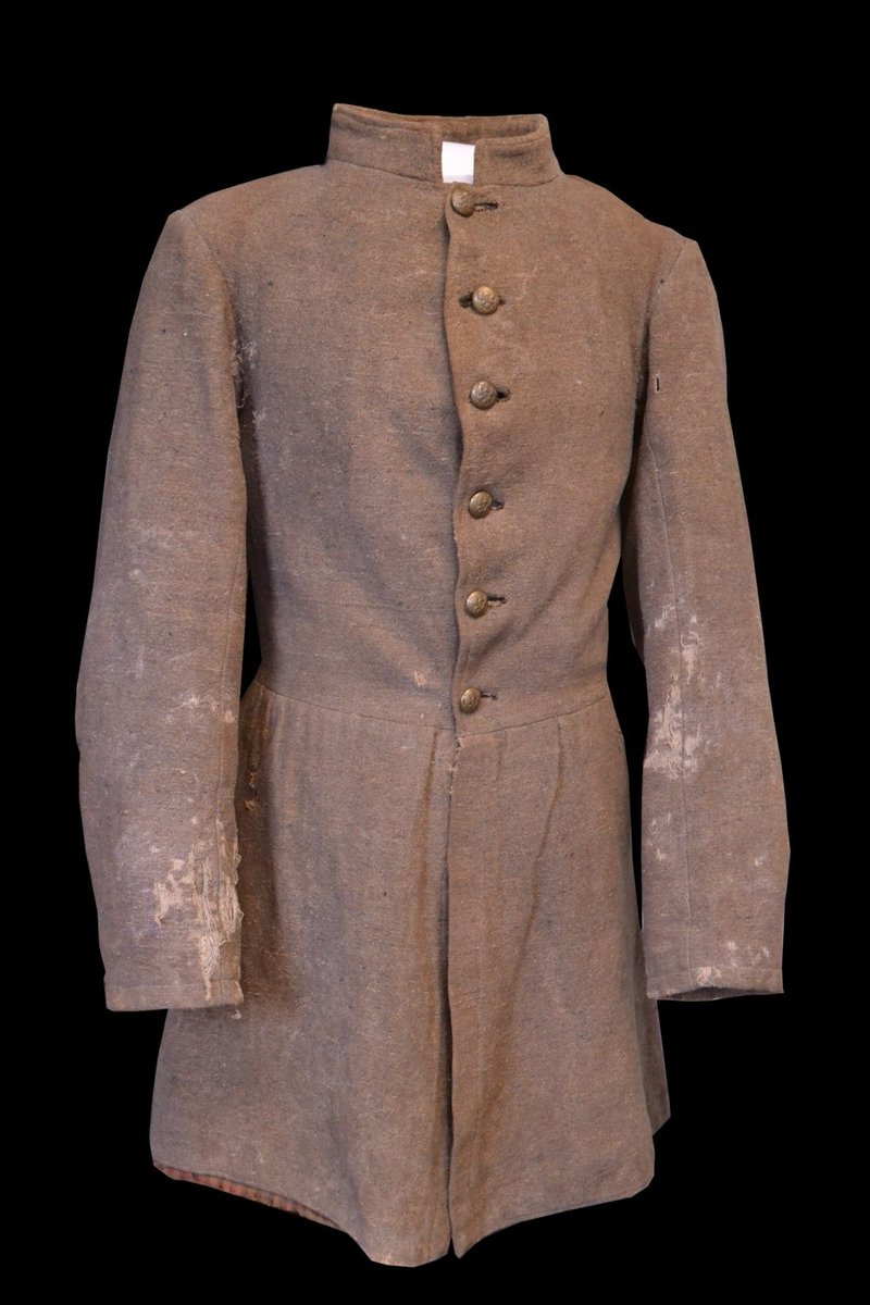 WornOnThisDay's tweet photo. Worn #onthisday in 1864 by Confederate Lt. James L. Cooper in the Battle of Franklin near Nashville, TN. The homespun frock coat has Union buttons, which were more readily available than Confederate buttons. Cooper survived, despite heavy losses for the South. #OTD #BOFT https://t.co/xNBGh1DT0V