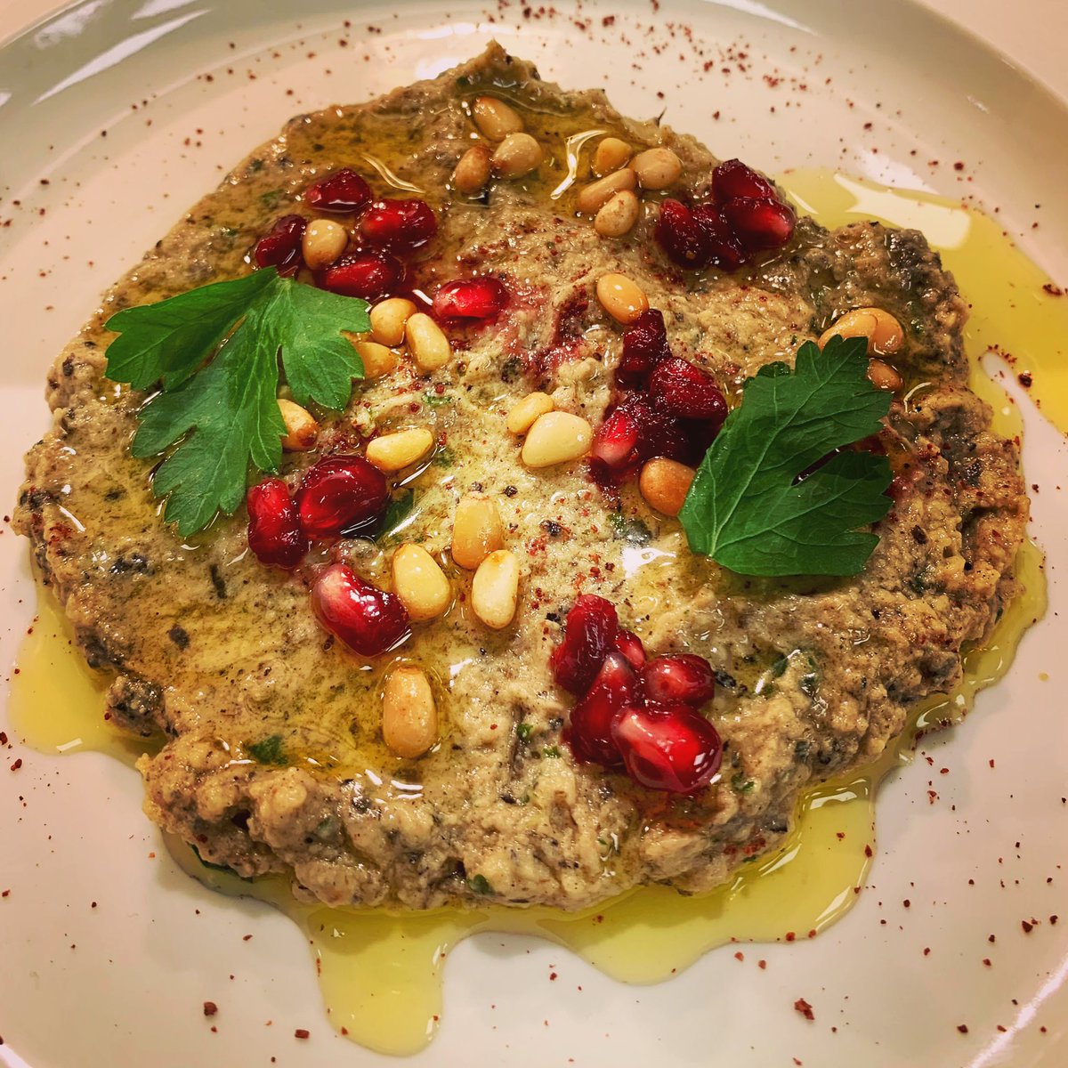 SMOKED AUBERGINE DIP
pomegranate
served with corn tortillas 
💜 

#Lunch #aubergine #pomegranate #cookedoverfire