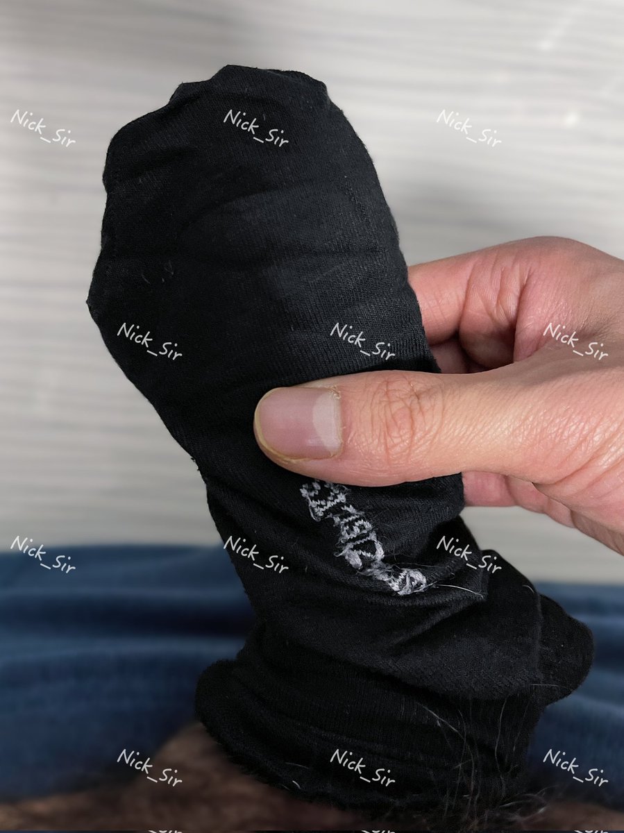 Nick30920's tweet photo. 这种薄棉中筒袜套着撸简直不能太爽
脱下穿了一天的袜子，袜底都是湿的，套上去包裹住真的能爽上天
最后全都射了进去
#套袜子撸 #痞帅 #打飞机 https://t.co/Nwk6WBeceX