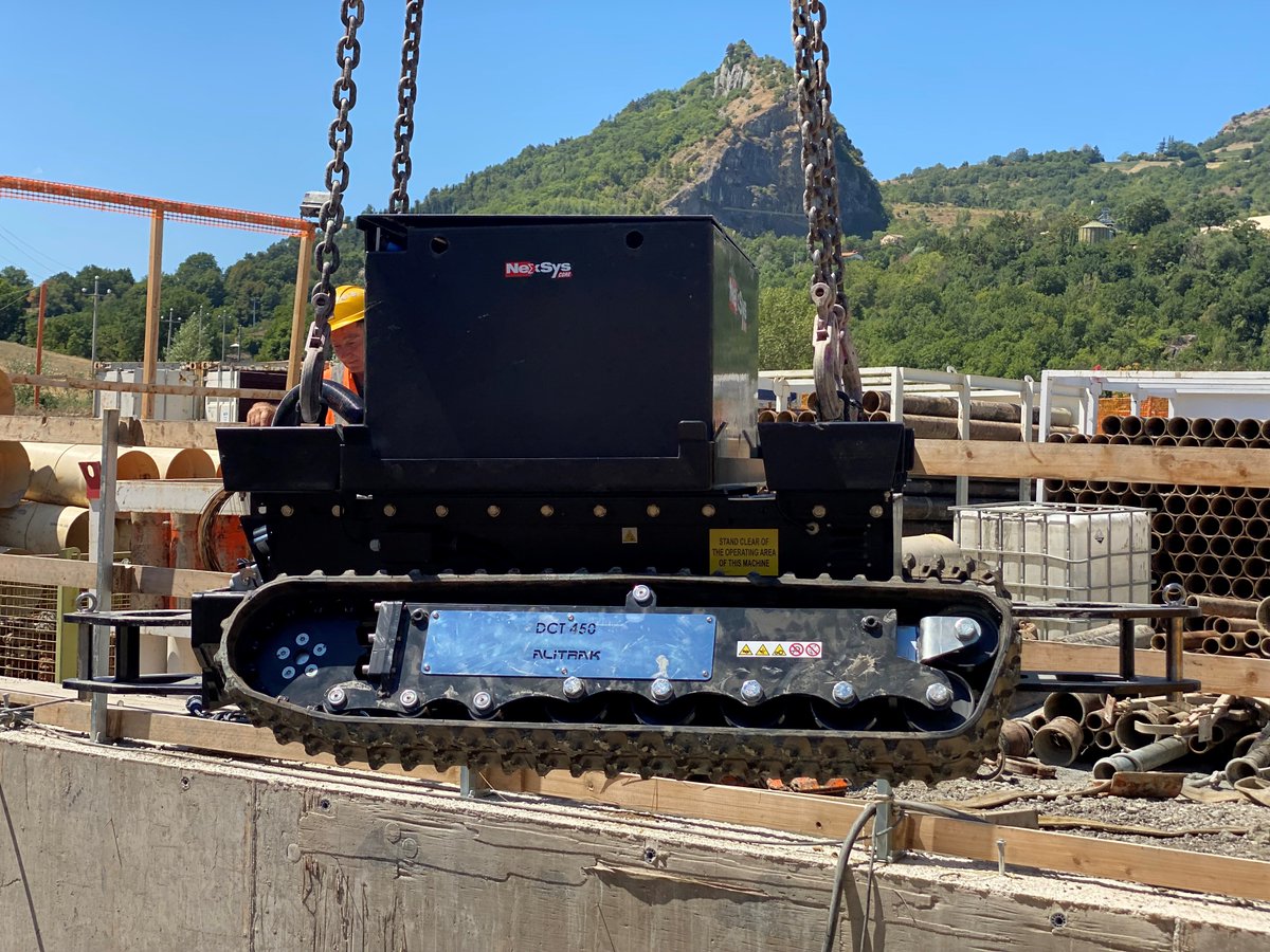 AlitrakSales's tweet photo. DCT450 is the ideal workmate to improve working conditions and increase productivity for microtunneling companies. Interested in knowing more? Contact us! #tunnelboringmachine #tbm #trenchless #microtunneling #pipejacking #electricsolutions #safetyatwork #productivity https://t.co/7Q66TZUec5