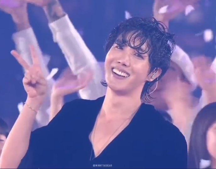 keepstrugglin_'s tweet photo. J-hope truly proved to us all what a QUALITY artist is. He was put on this earth for one thing only. To make the world a better place for everyone who listens to him. 

Words cannot describe how beautiful amd special he is. https://t.co/bKMiiHMVp3