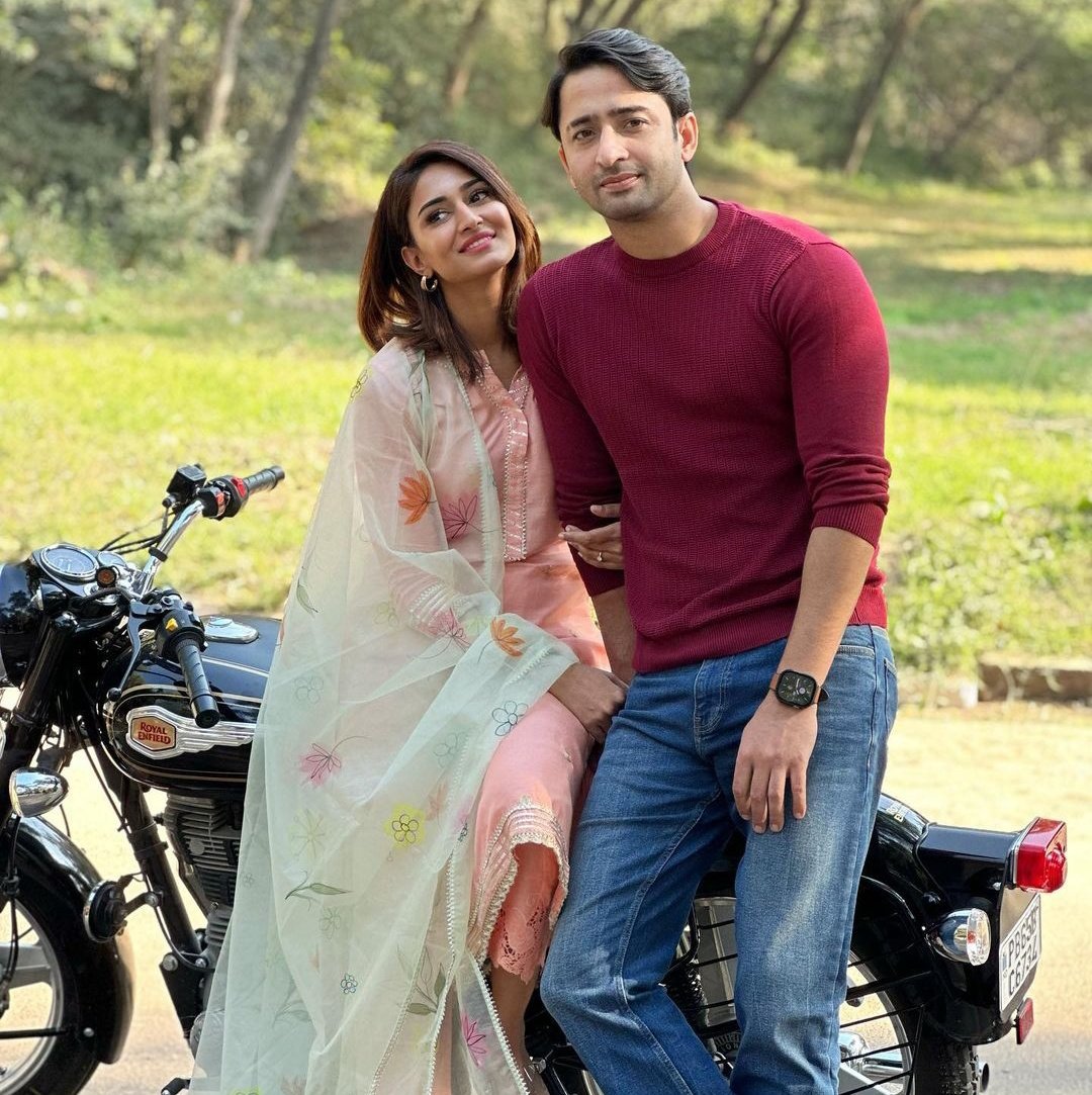 p_for_pooh's tweet photo. These two haven't aged one bit! 😲

Like, you want me to believe these pictures are 6 years apart?! 

#ShaheerSheikh #EricaFernandes ♥️ https://t.co/2OosIaDdkU