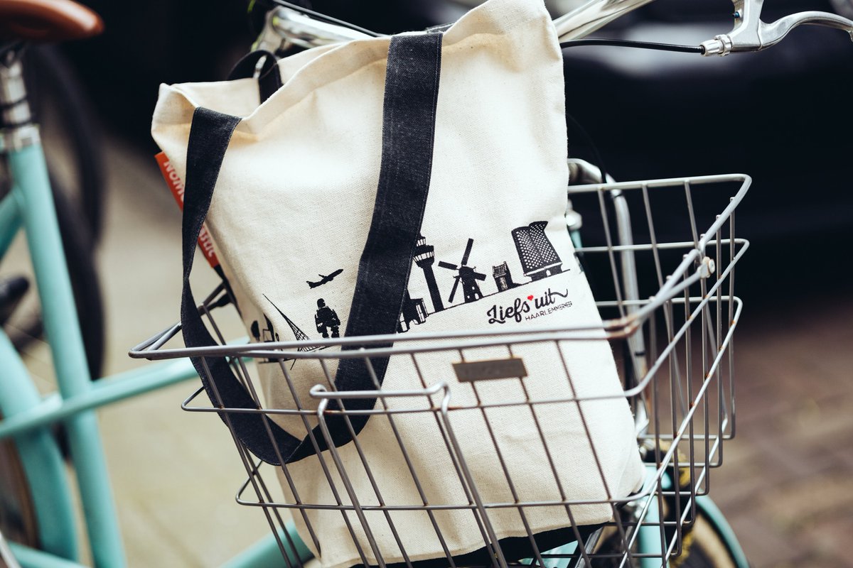 Zoek je nog een last minute Sint cadeautje? Dan is onze totebag met de skyline van Haarlemmermeer misschien een idee. Origineel en duurzaam. Gratis verzending. #haarlemmermeer #liefsuithaarlemmermeer #sinterklaas #cadeau bit.ly/3iomeh0