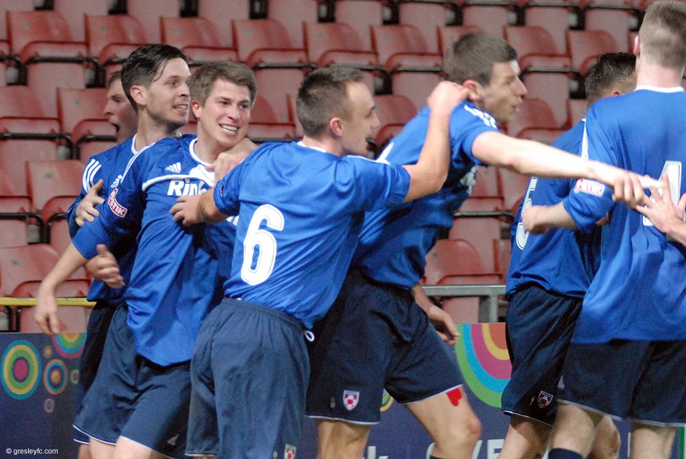 ON THIS DAY 2013

Wrexham 2-1 Gresley

9 years ago today, we began the defence of our FA Trophy crown. 

We only just scraped through against a spirited Gresley side who brought over 200 fans to Wrexham.

Hunt and <a href="/andymorrell01/">Andy Morrell</a> scored and <a href="/RoyceTurvs/">Royce Turville</a> replied.

📷 <a href="/GresleyRovers/">Gresley Rovers</a>