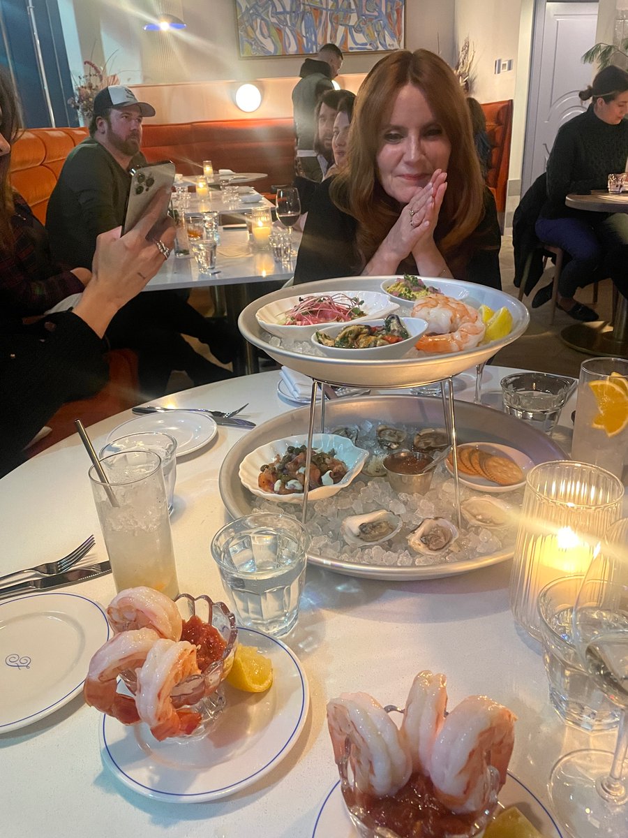 getrealandgood's tweet image. Halifax Twitter: Fawn restaurant at the corner of South Park and Sackville had its soft opening last night and it is GORGEOUS, so proud of the gals behind it. Also I finally managed to hug @TheFloatCentre in real life (why did it take so long!?)