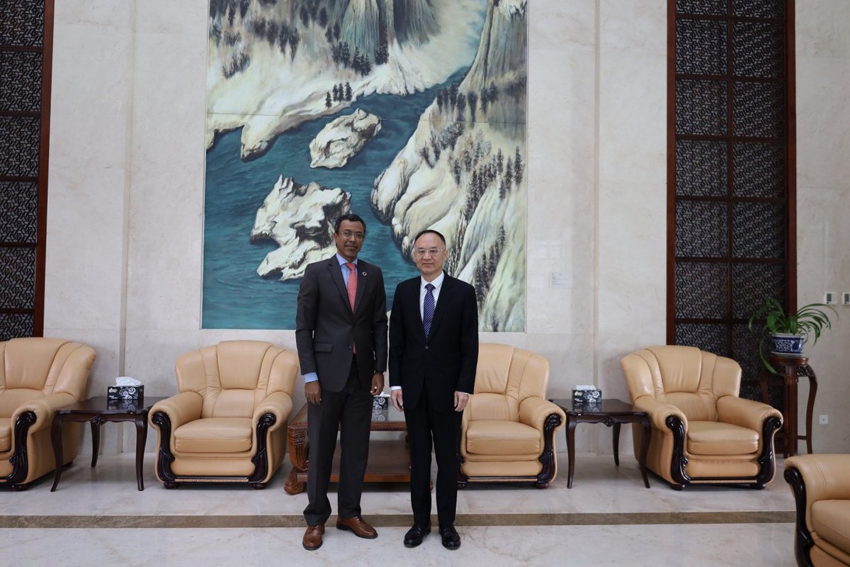 AmbNong's tweet image. My pleasure to meet and talk with Mr. Abdullah Fadil, UNICEF Representative in Pakistan. With great and joint efforts by various sides including China, Pakistani brothers and sisters will defeat the floods and rebuild their homes at an early date.