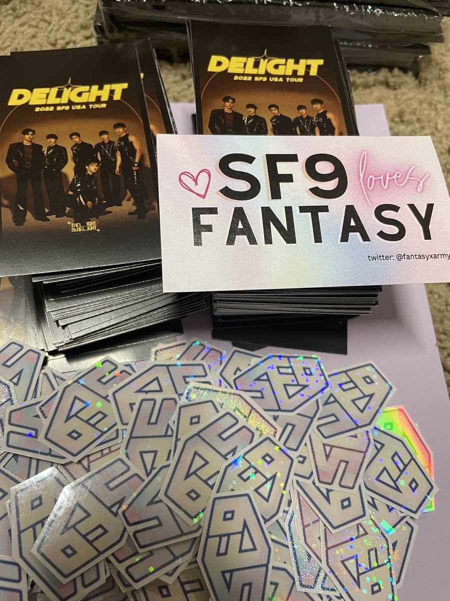 fantasyxarmy's tweet photo. Sneak peak at the freebies I will be giving out at the SF9 concert in Chicago and LA~

albums, 40-50 official pcs (POBs too), holographic handmade stickers (hand cut by myself), &amp; a delight tour pc with the back saying “SF9 loves fantasy” 💜 https://t.co/ZGxYJP6YcZ