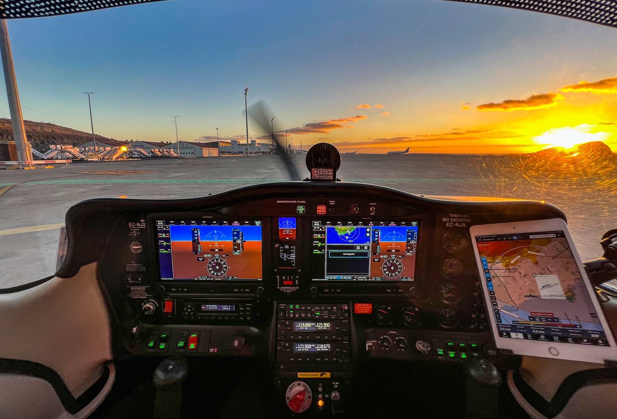 stani320's tweet photo. Starting last flying day of the month 😁💪🏼🌅🛫 #wingviewwednesday #avgeek #aviation #sky #canavia #tecnam2008 #flyrotax #foreflight #cockpitview #rammount #tenerife #airport #tfs https://t.co/E6FuSlfIn4