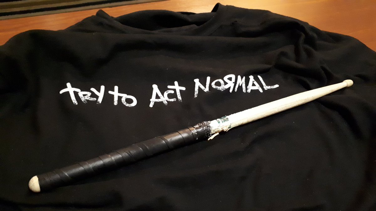 realPennieLynn's tweet photo. Yeah but how do act normal when you're holding the drumstick Jesse Labovitz used to play such π₯ music in Calgary tonight? @theheadstones #JesseLabovitz #FlightRisk https://t.co/q3FJL7nxzF